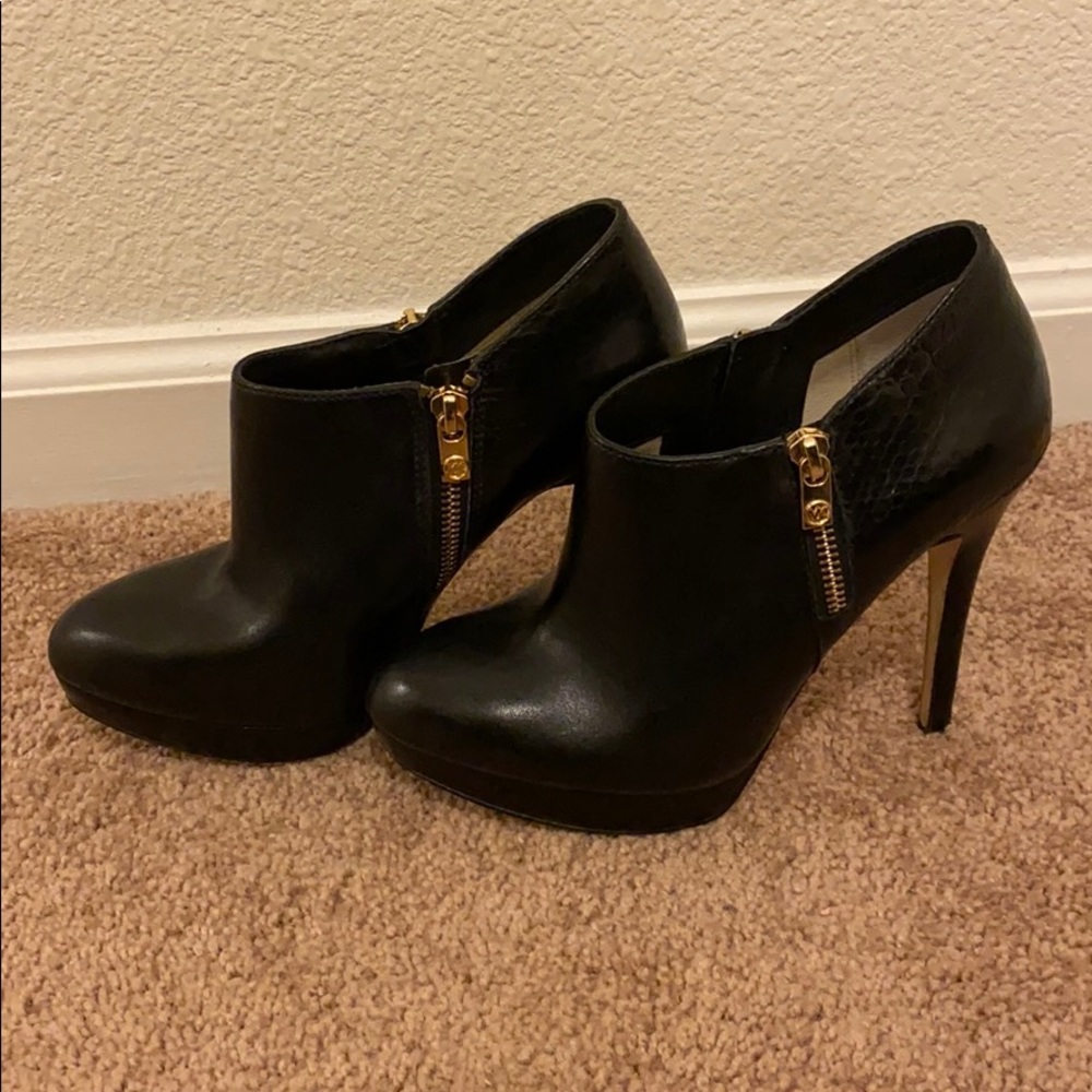 Michael Kors leather bootie size 7